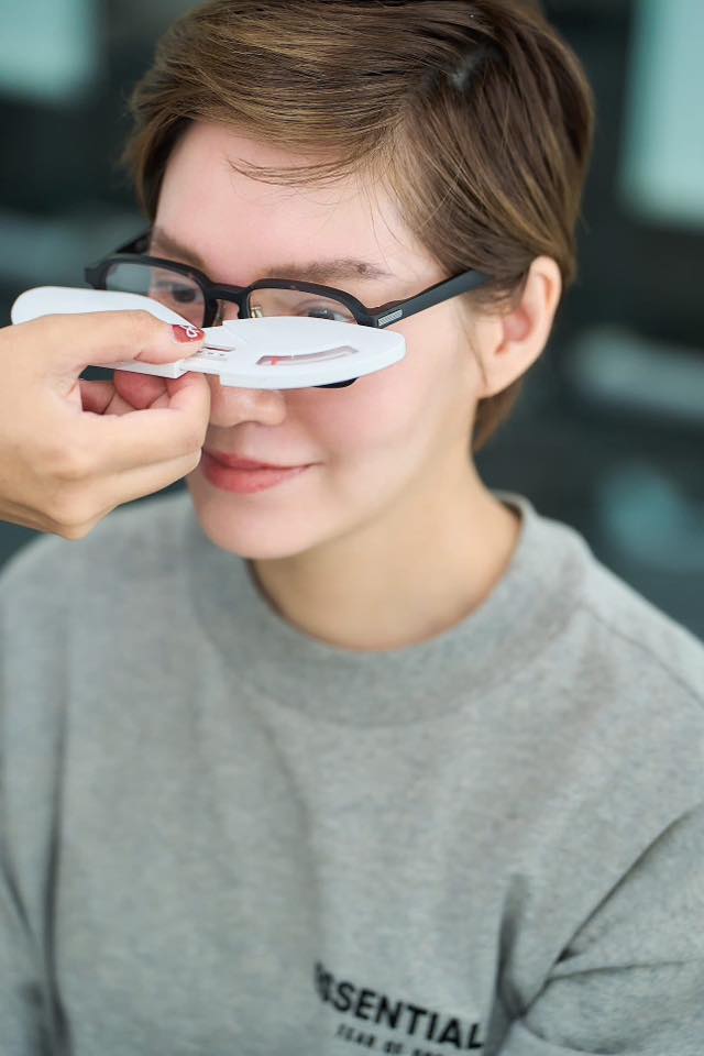 Why is wearing glasses with only good clarity not enough?