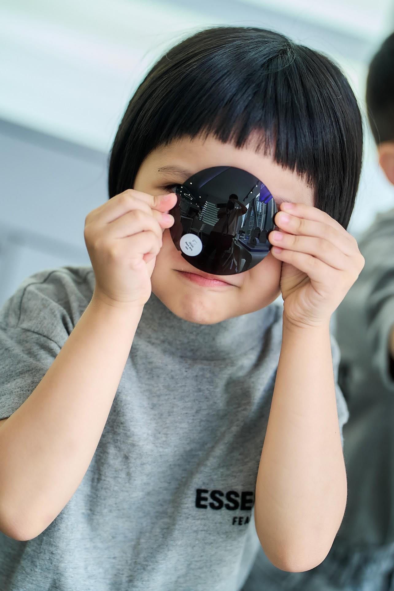 What To Know If Your Child Wants Contact Lenses ?