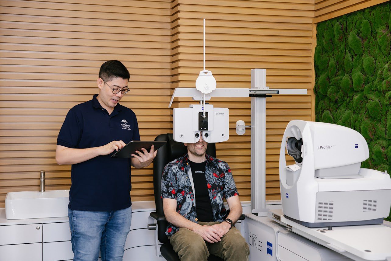 หลายคนอาจสงสัยว่า ทำไมบางคน “สายตายาว” ตั้งแต่เด็ก แต่บางคนเพิ่งมาเป็นตอนอายุ 40?