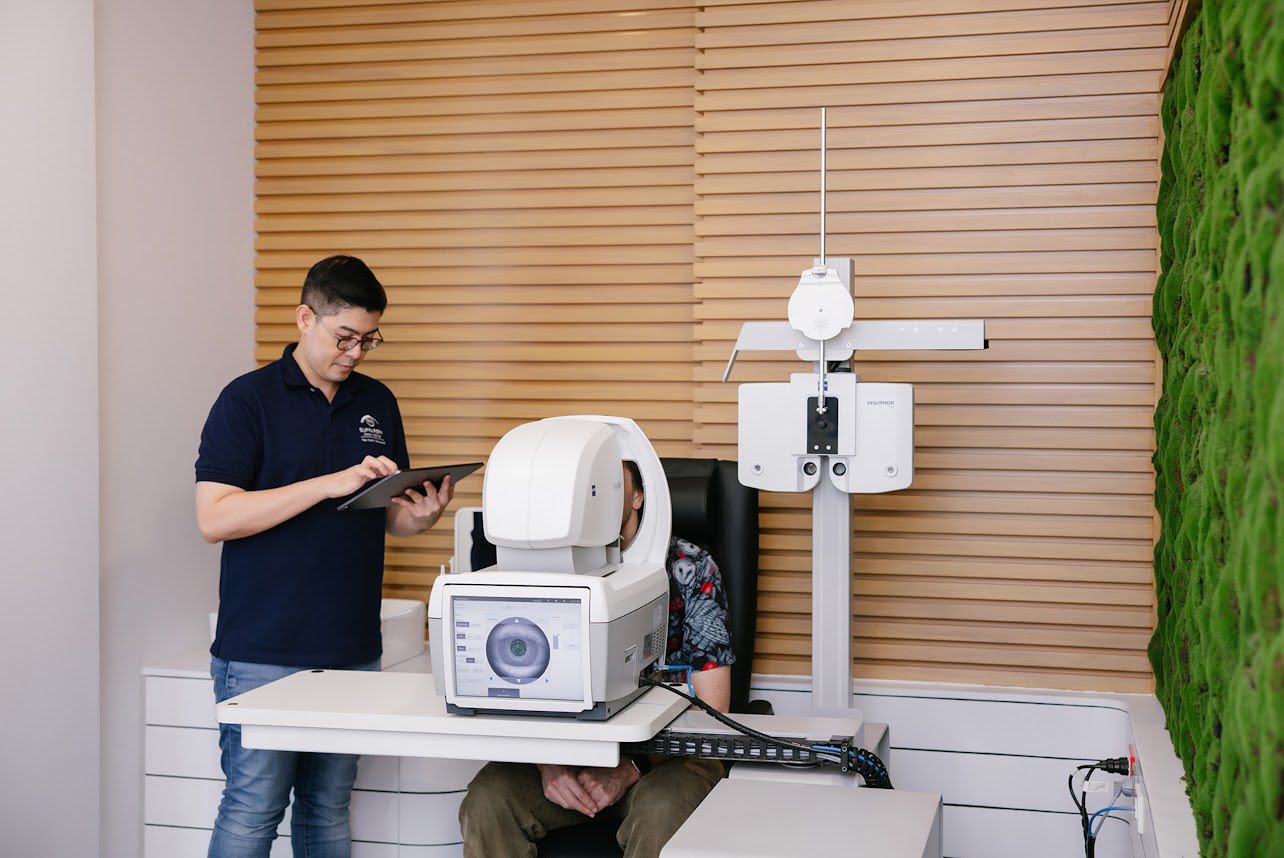 Precision Vision: Expert Care at Supparerk Vision มาตรฐานใหม่ของการตรวจวัดสายตา: ความแม่นยำที่ออกแบบมาเพื่อคุณโดยเฉพาะ