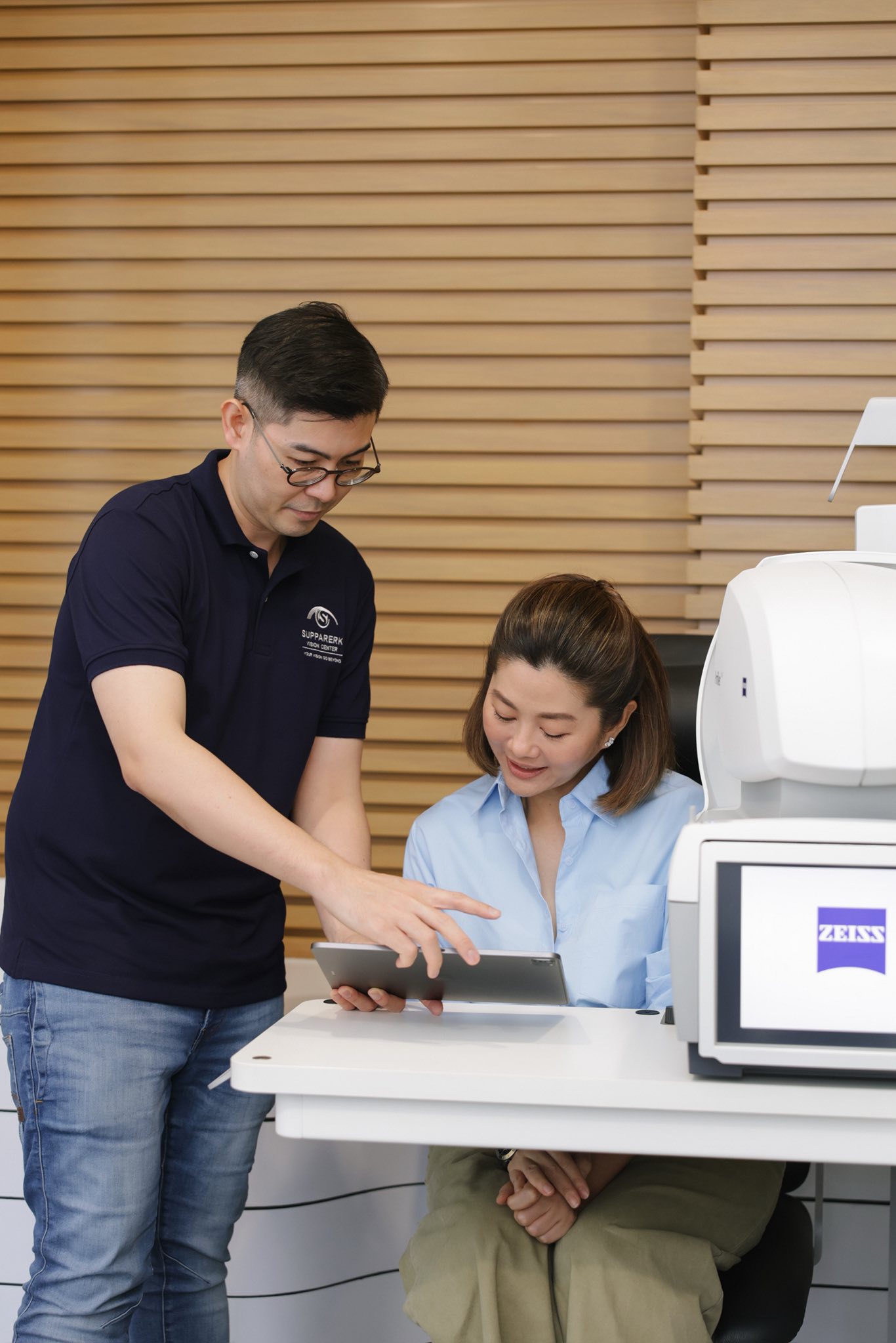Decoding Pupil Dynamics Across Generations: How ZEISS AI Technology and Supparerk Vision Redefine Personalized Sight.