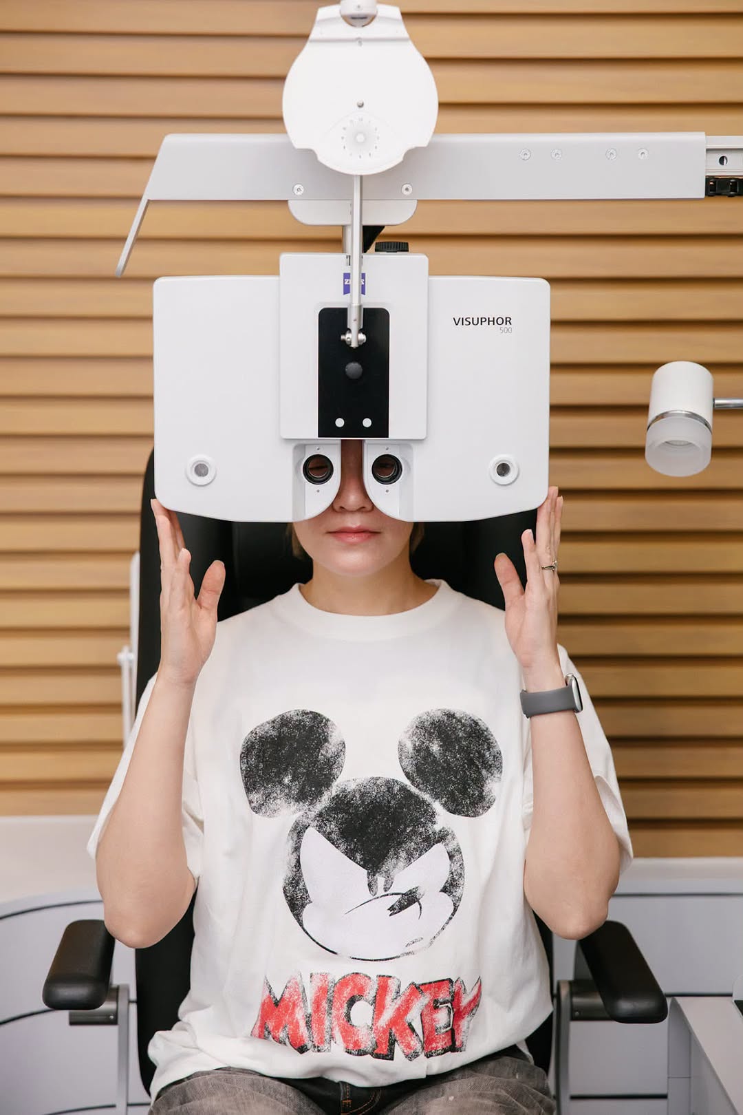 หมดปัญหาปวดหัวเรื้อรังจาก “ตาเขซ่อนเร้น” ด้วยเลนส์ปริซึม ZEISS ที่ Supparerk Vision